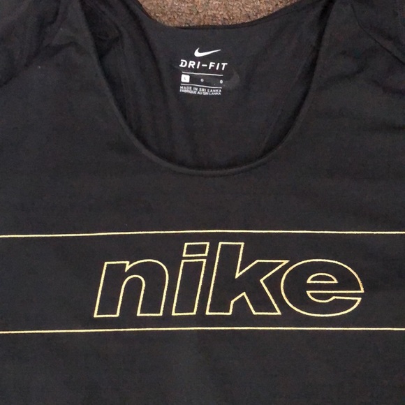 Nike black & gold t-shirt. Large - Picture 2 of 3